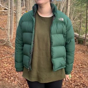 FOREST GREEN WOMEN’S NORTH FACE PUFFY